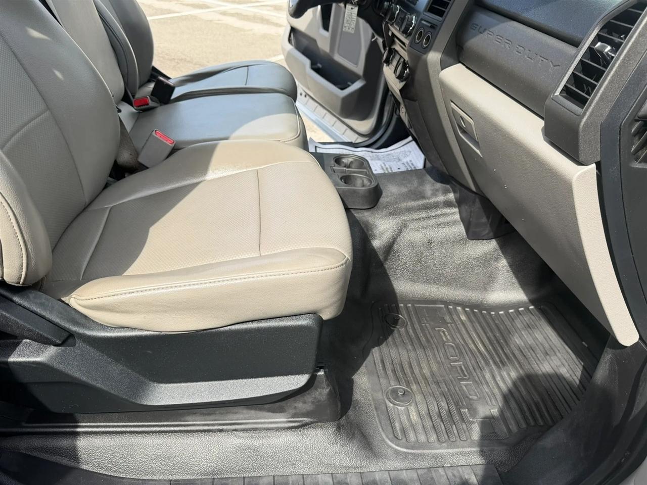 Ford Super Duty F-350 SRW King Ranch 4WD Crew Cab 8' Box 2017