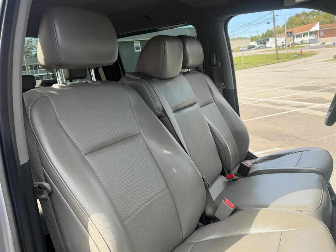 Ford Super Duty F-350 SRW King Ranch 4WD Crew Cab 8' Box 2017