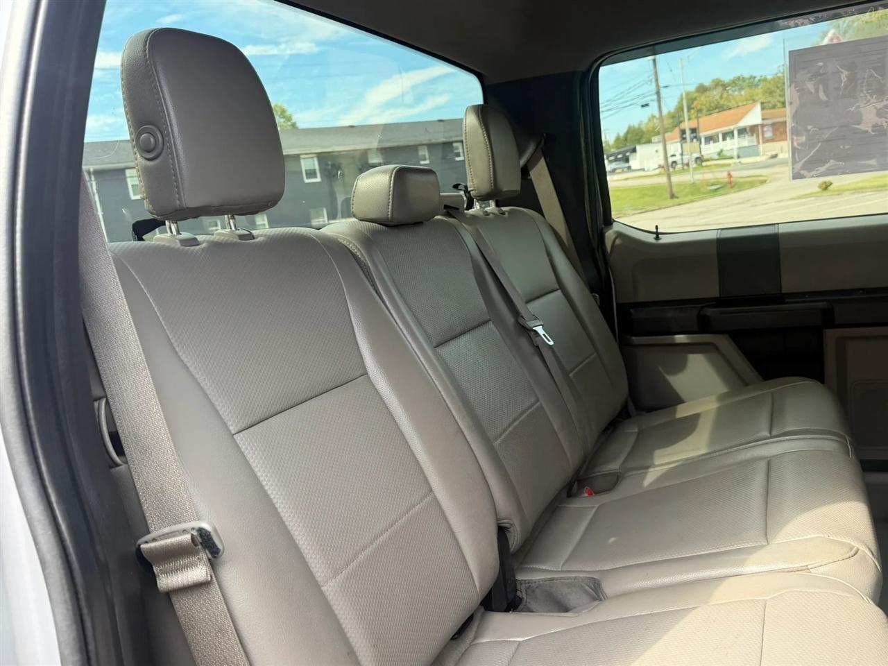 Ford Super Duty F-350 SRW King Ranch 4WD Crew Cab 8' Box 2017