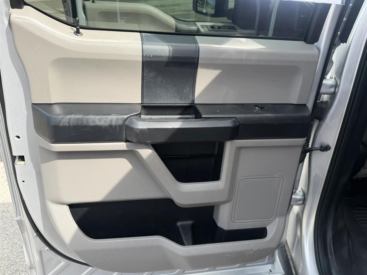 Ford Super Duty F-350 SRW King Ranch 4WD Crew Cab 8' Box 2017