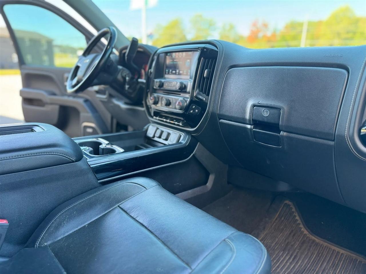 Chevrolet Silverado 1500 4WD Crew Cab 143.5" LTZ w/2LZ 2018