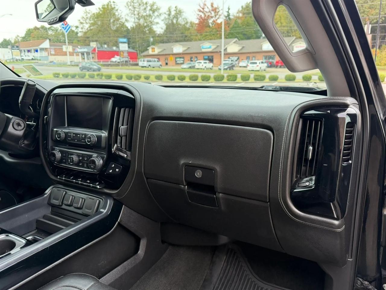 Chevrolet Silverado 1500 4WD Crew Cab 143.5" LTZ w/2LZ 2018