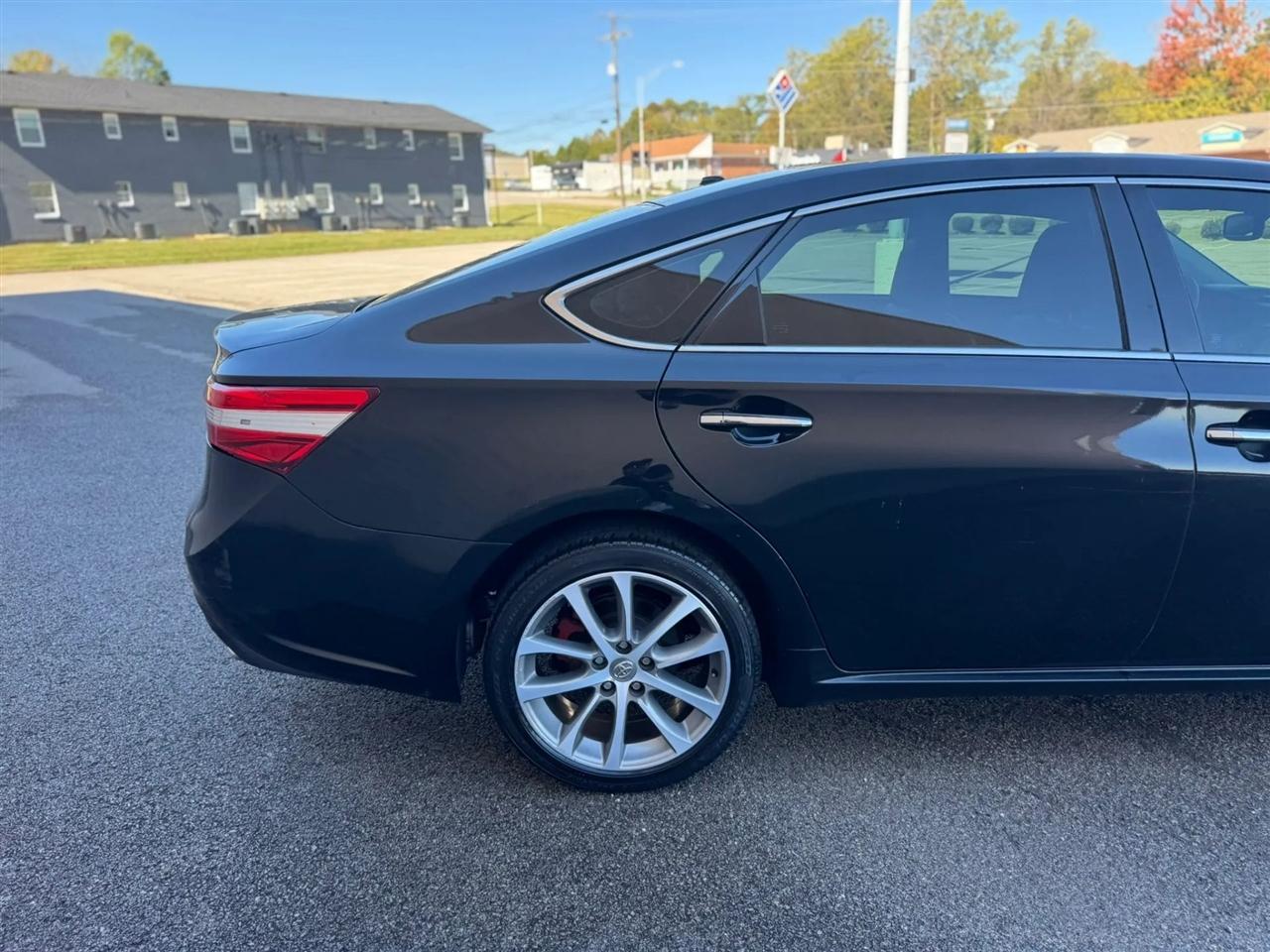 Toyota Avalon 4dr Sdn XLE Premium (Natl) 2014