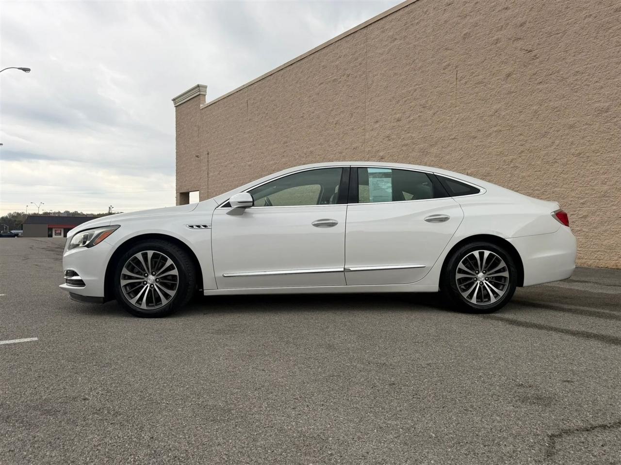 Buick LaCrosse 4dr Sdn Premium FWD 2017