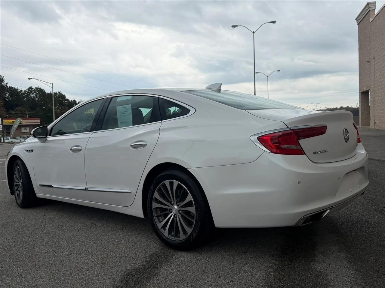 Buick LaCrosse 4dr Sdn Premium FWD 2017
