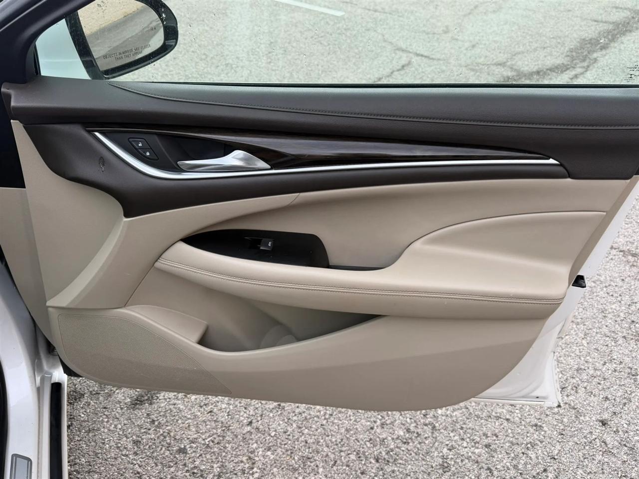 Buick LaCrosse 4dr Sdn Premium FWD 2017