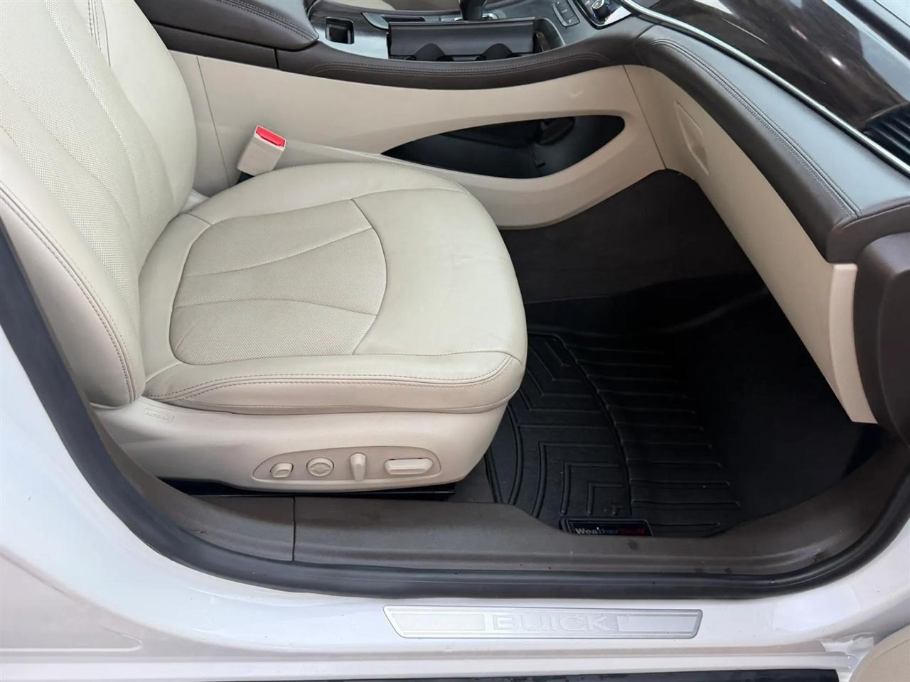 Buick LaCrosse 4dr Sdn Premium FWD 2017