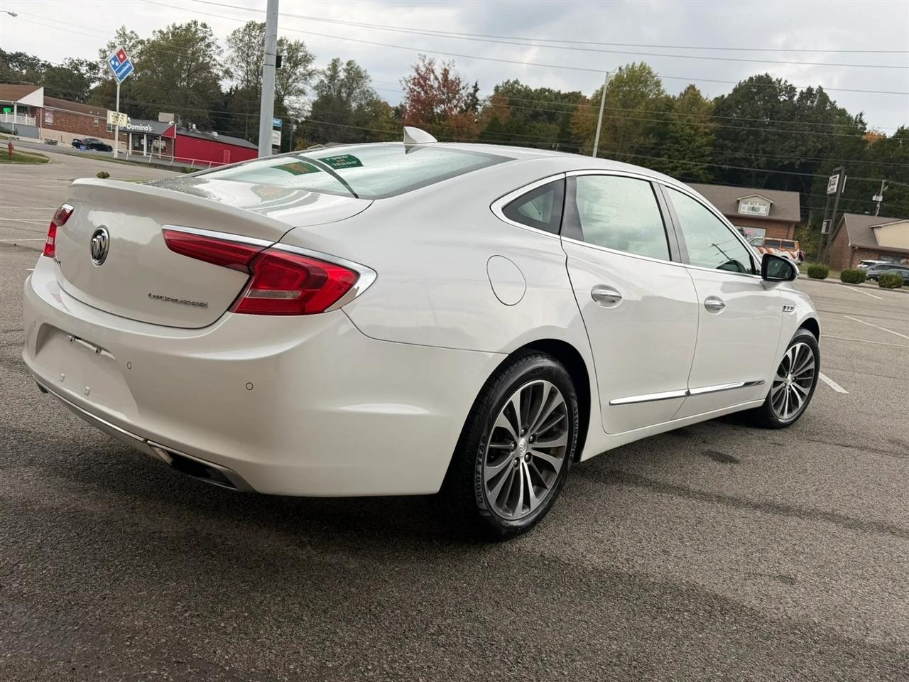 Buick LaCrosse 4dr Sdn Premium FWD 2017