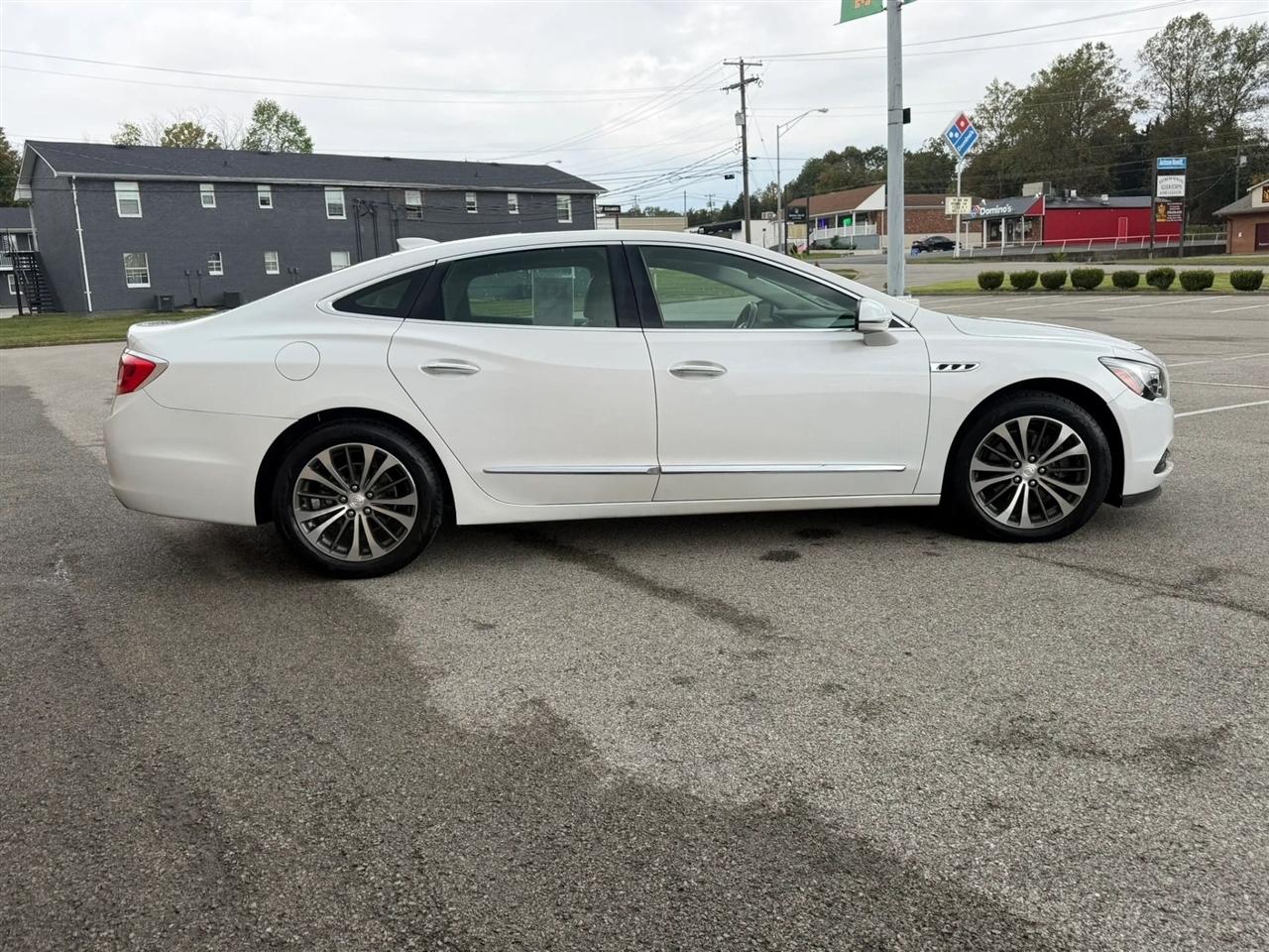 Buick LaCrosse 4dr Sdn Premium FWD 2017