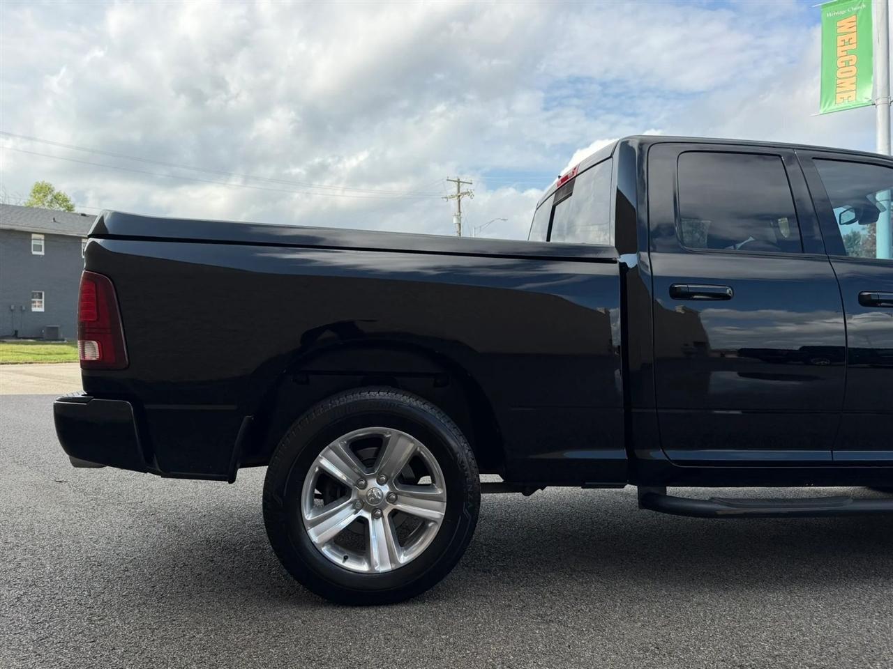RAM 1500 4WD Quad Cab 140.5" Sport 2013