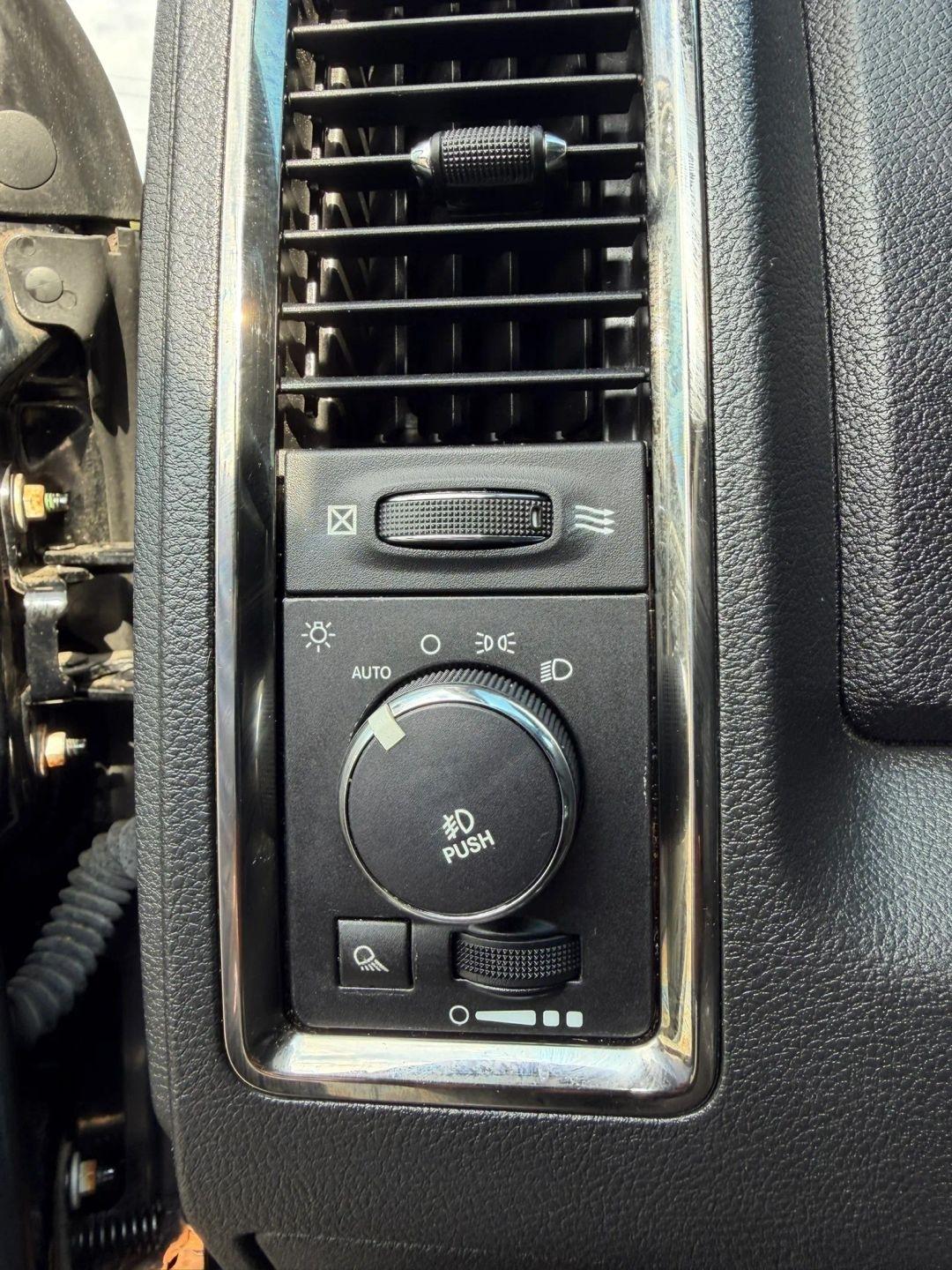 RAM 1500 4WD Quad Cab 140.5" Sport 2013