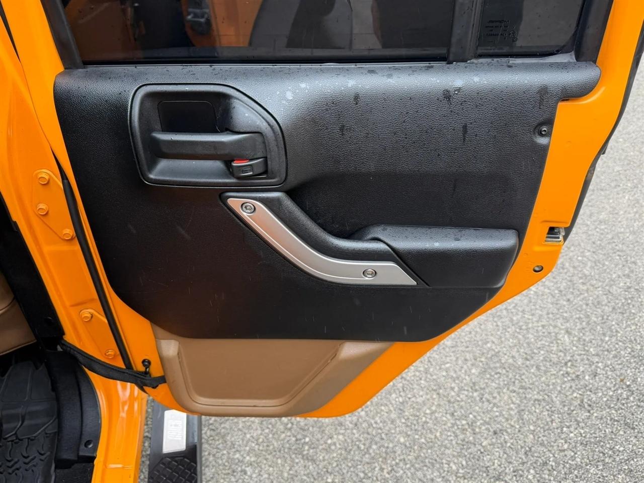 Jeep Wrangler Unlimited 4WD 4dr Rubicon 2012