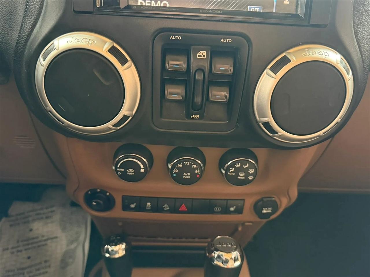 Jeep Wrangler Unlimited 4WD 4dr Rubicon 2012