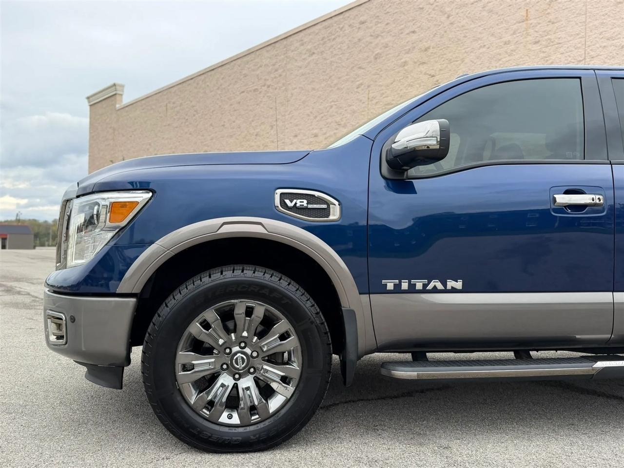 Nissan Titan 4x4 Crew Cab Platinum Reserve 2017