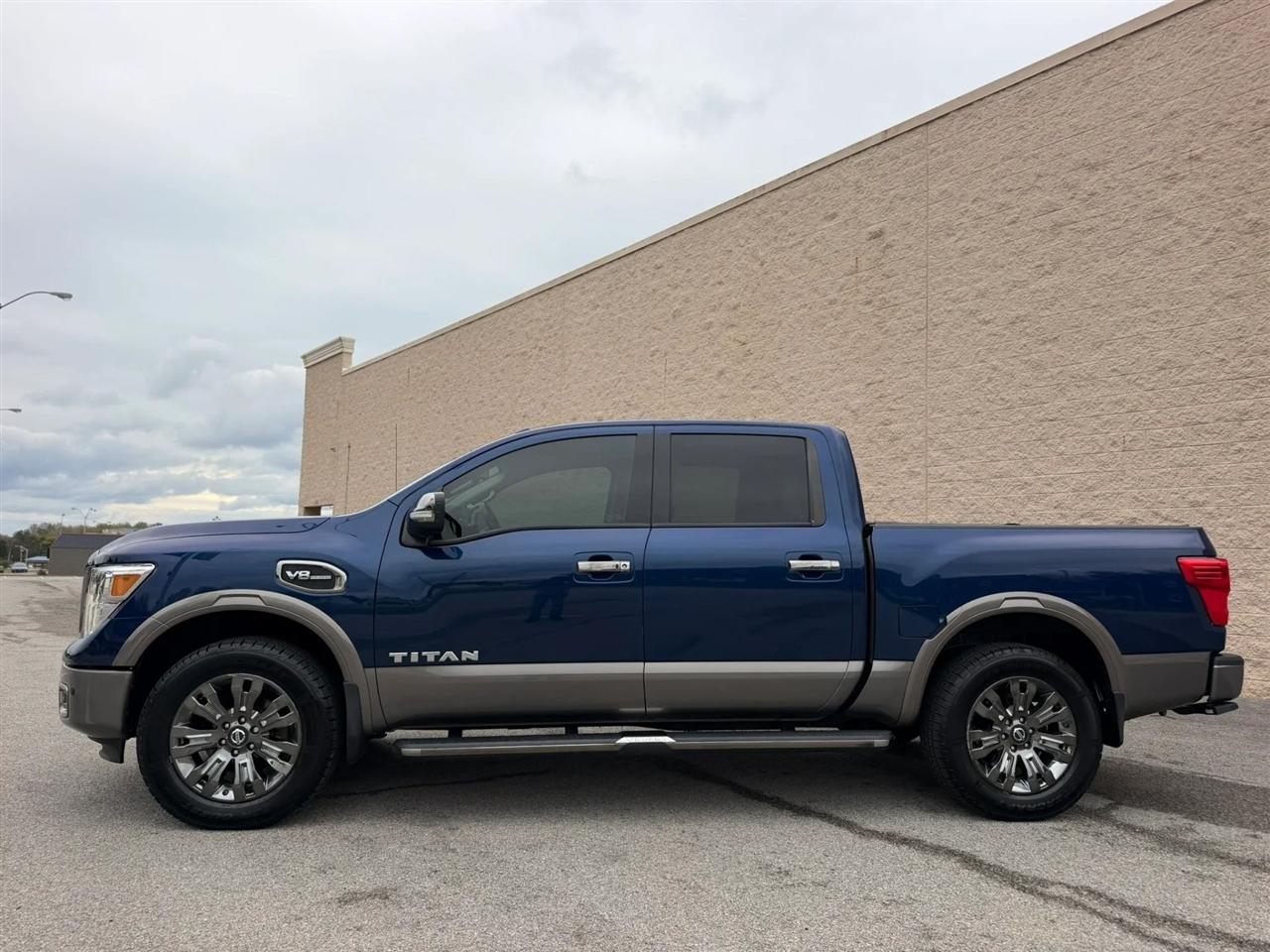 Nissan Titan 4x4 Crew Cab Platinum Reserve 2017