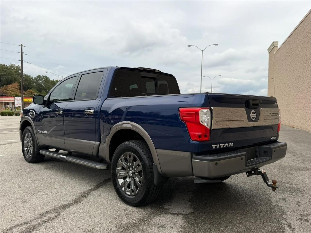 Nissan Titan 4x4 Crew Cab Platinum Reserve 2017