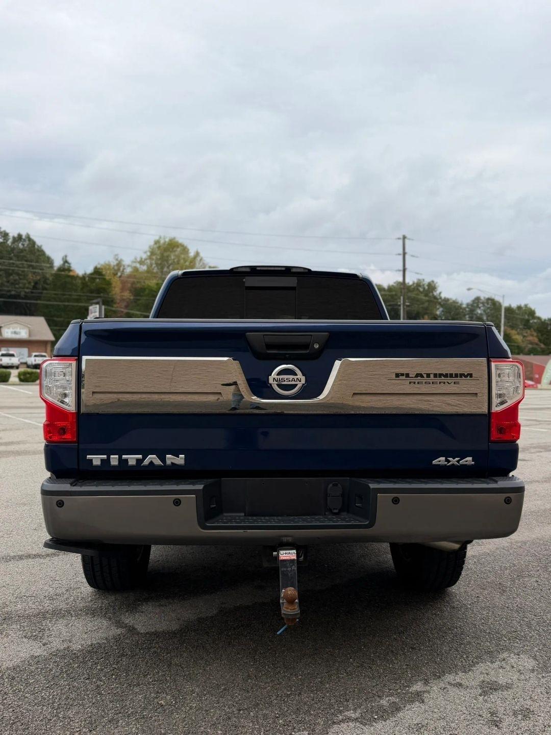 Nissan Titan 4x4 Crew Cab Platinum Reserve 2017
