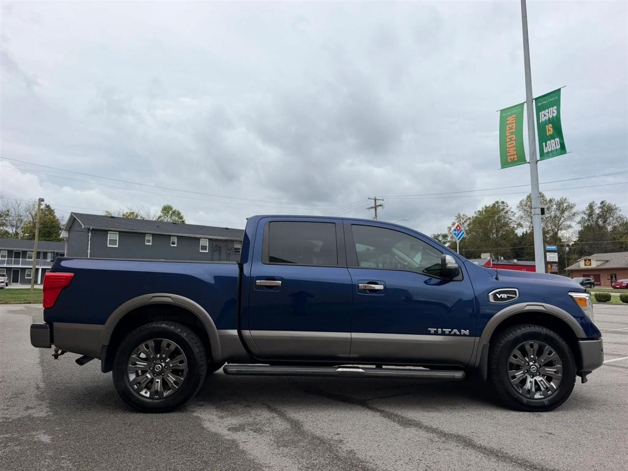 Nissan Titan 4x4 Crew Cab Platinum Reserve 2017