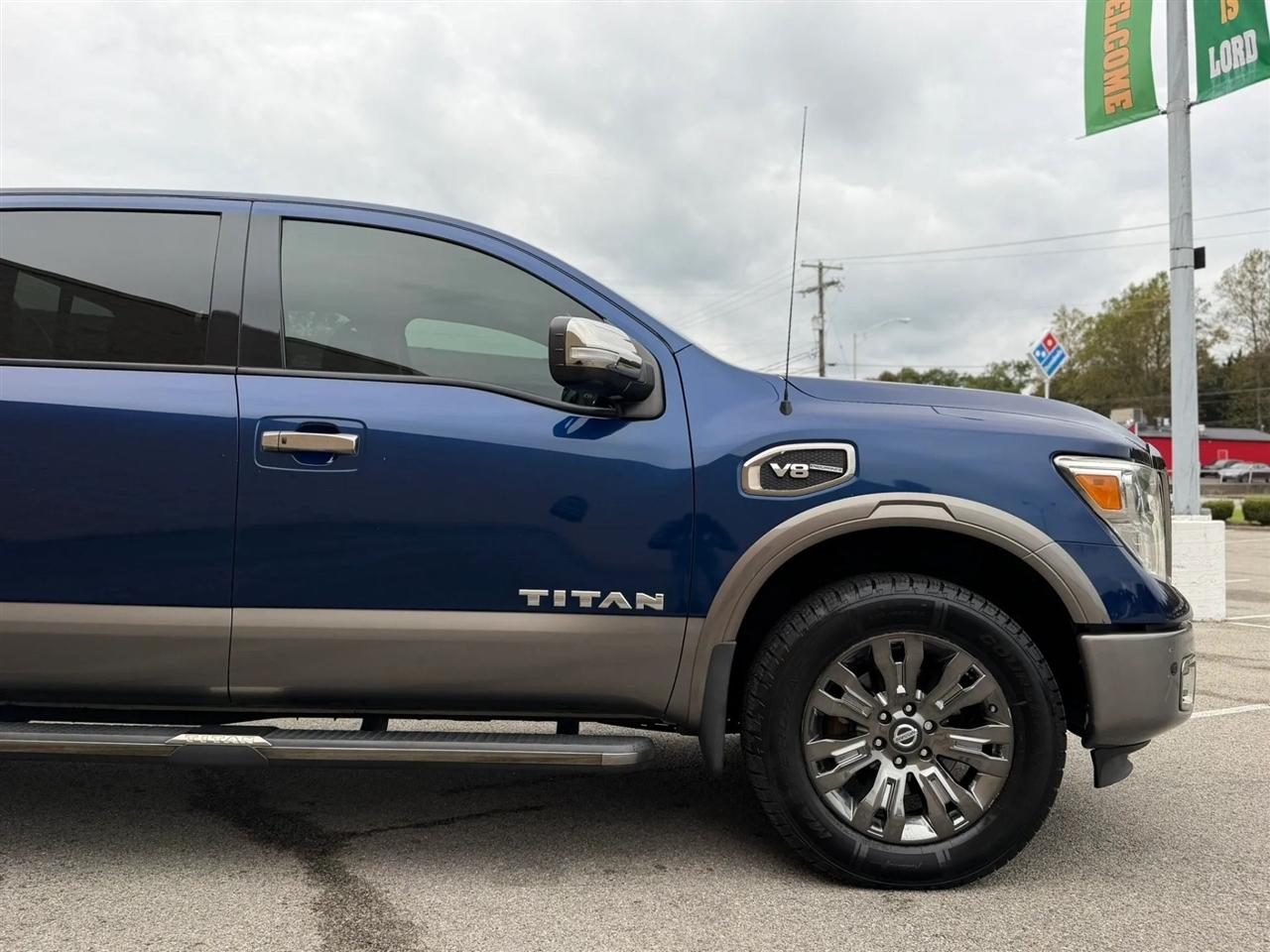 Nissan Titan 4x4 Crew Cab Platinum Reserve 2017