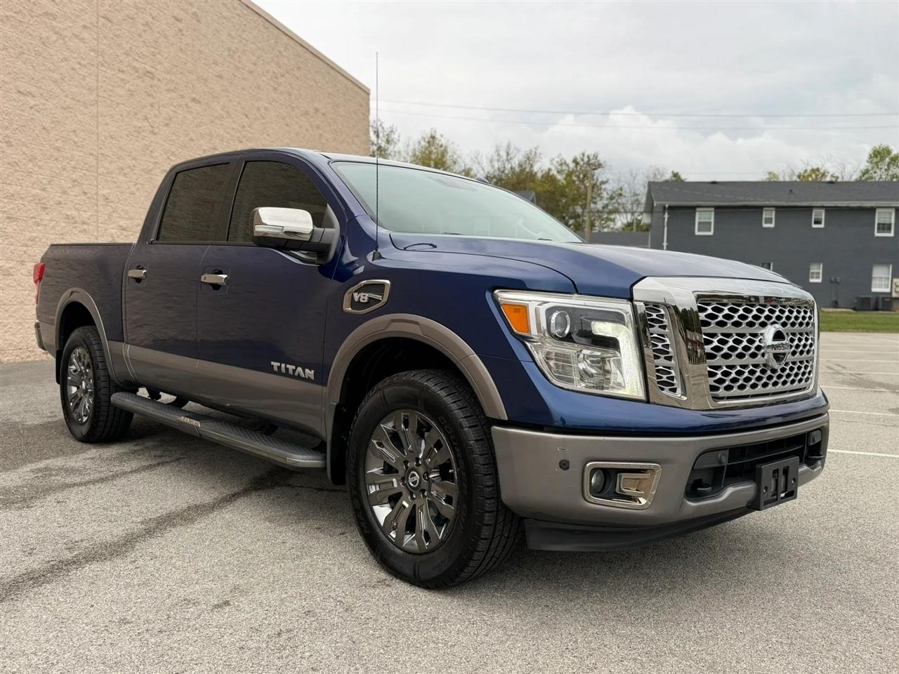 Nissan Titan 4x4 Crew Cab Platinum Reserve 2017