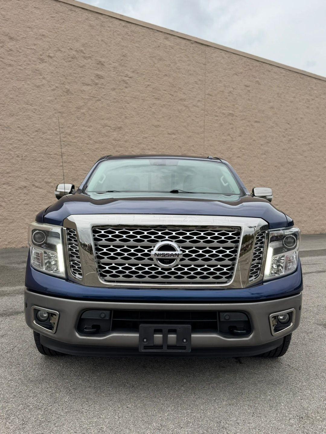 Nissan Titan 4x4 Crew Cab Platinum Reserve 2017