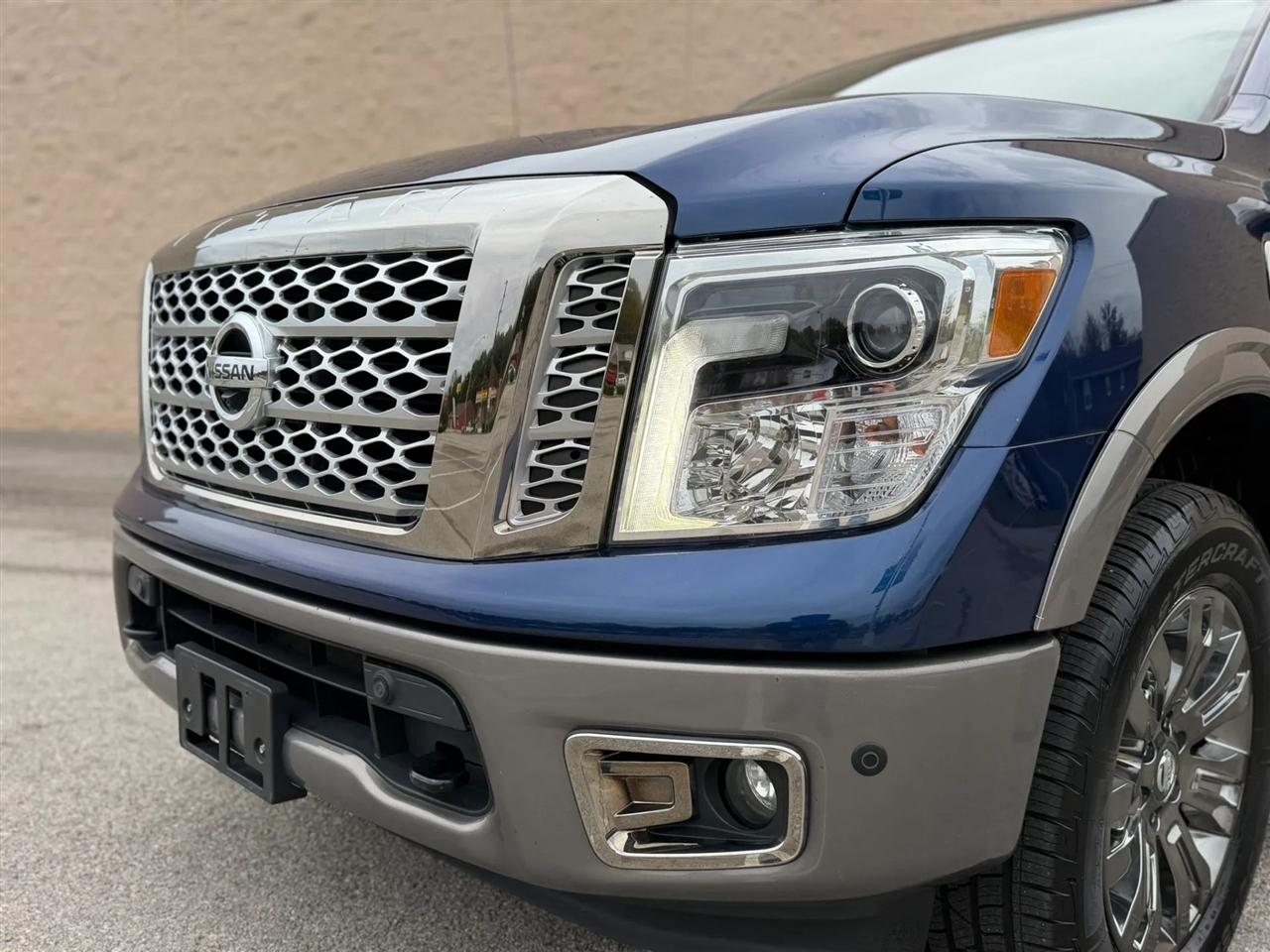 Nissan Titan 4x4 Crew Cab Platinum Reserve 2017