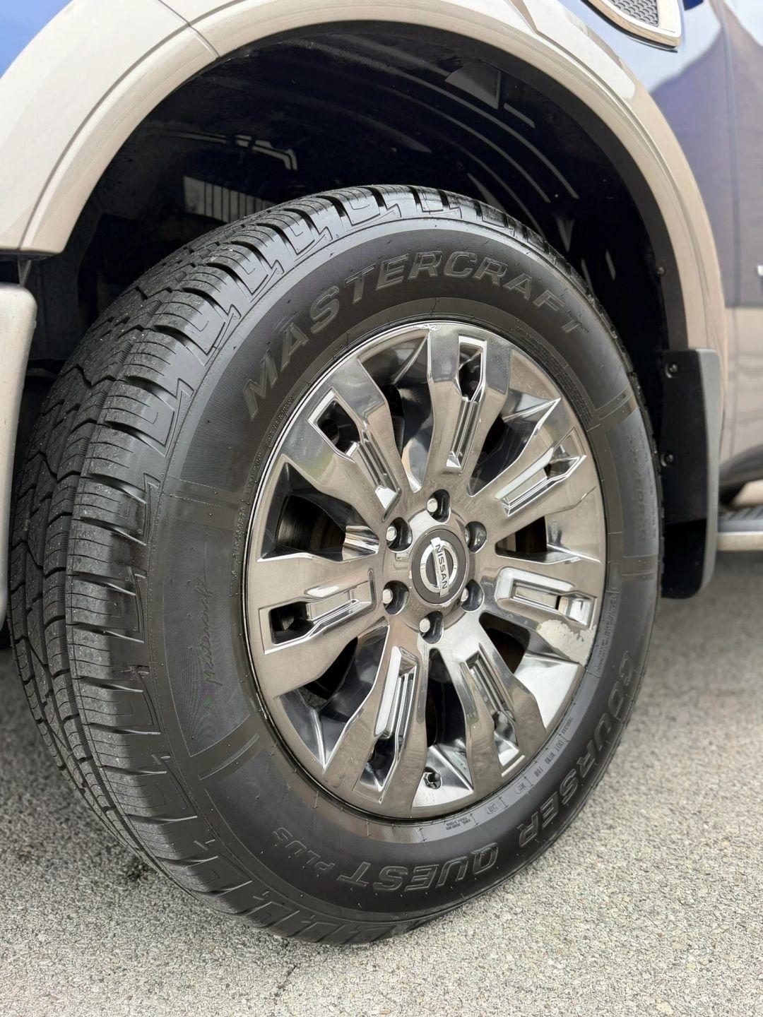 Nissan Titan 4x4 Crew Cab Platinum Reserve 2017
