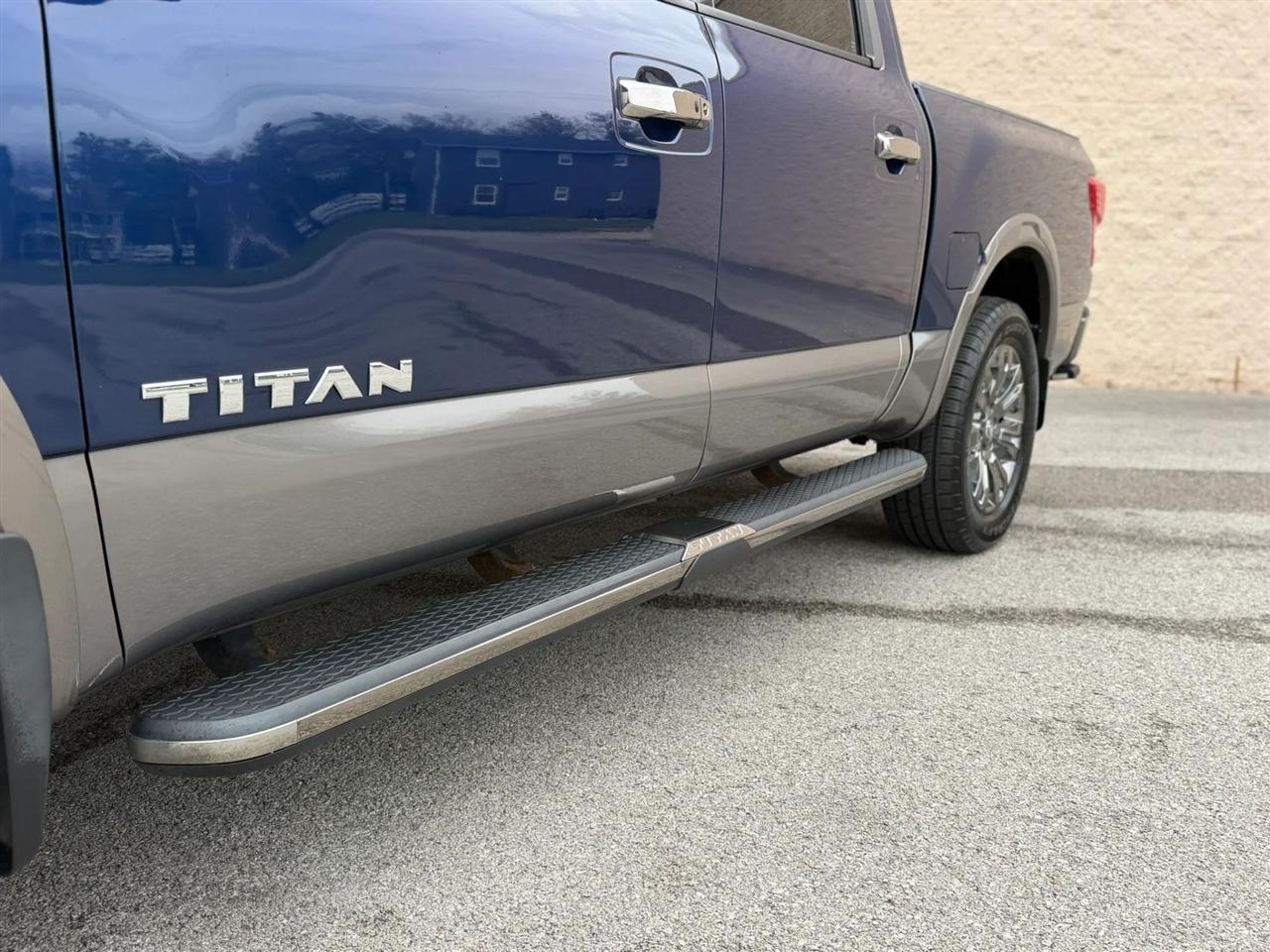 Nissan Titan 4x4 Crew Cab Platinum Reserve 2017