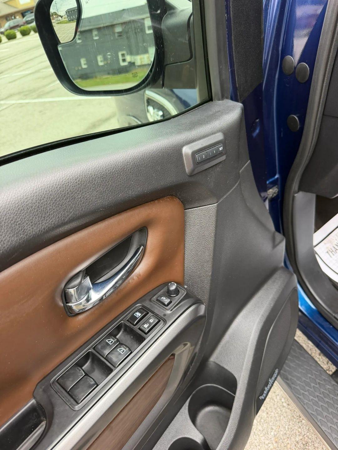 Nissan Titan 4x4 Crew Cab Platinum Reserve 2017