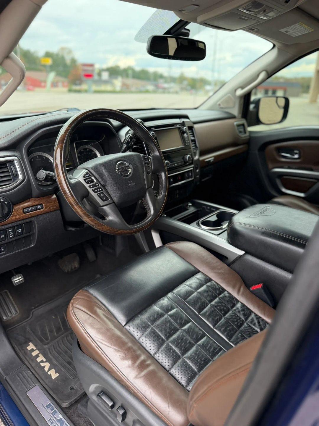 Nissan Titan 4x4 Crew Cab Platinum Reserve 2017