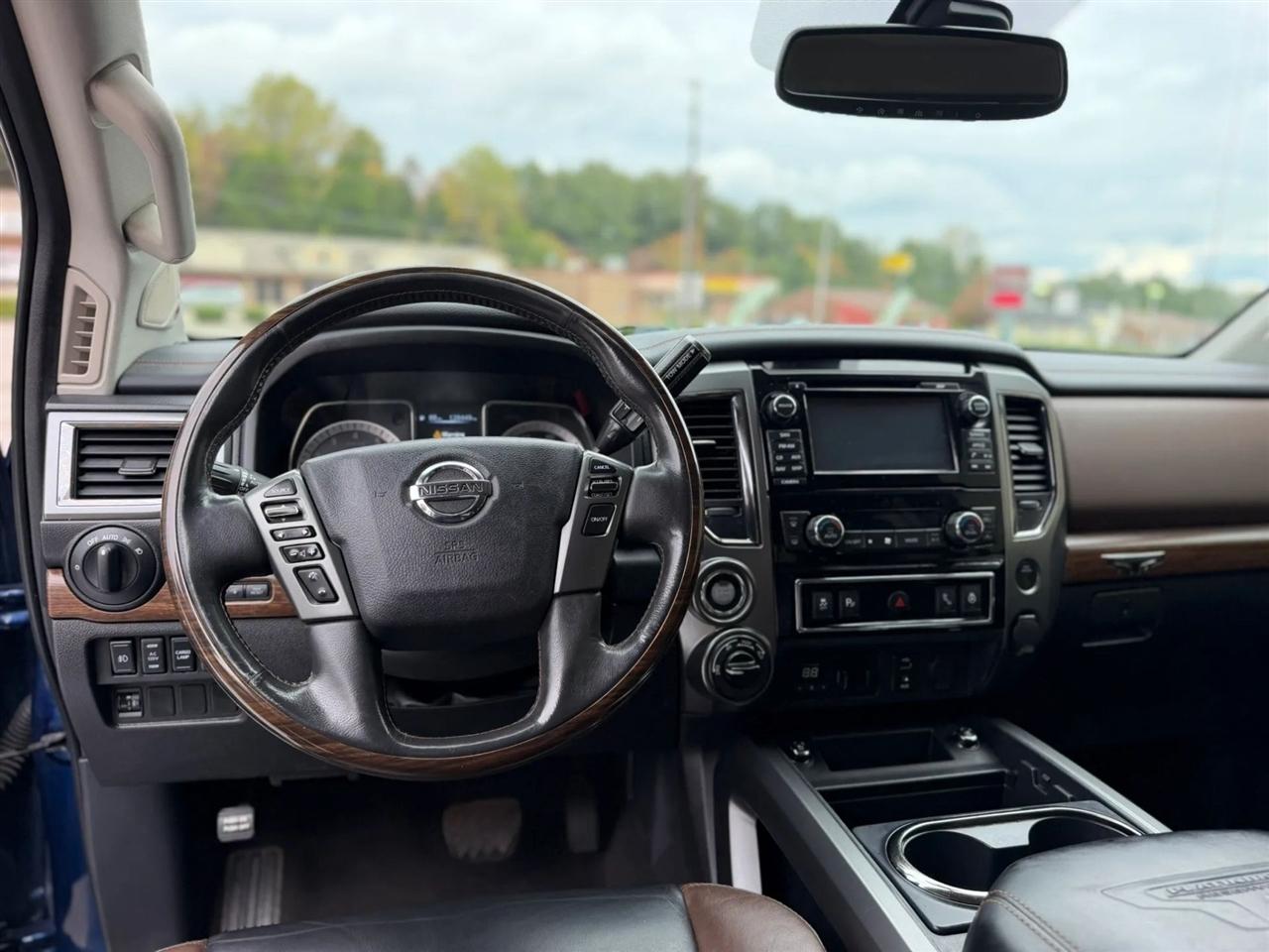 Nissan Titan 4x4 Crew Cab Platinum Reserve 2017