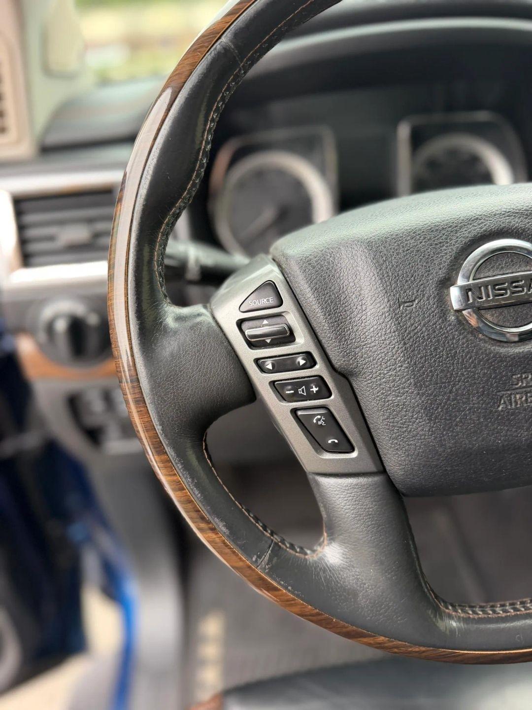 Nissan Titan 4x4 Crew Cab Platinum Reserve 2017
