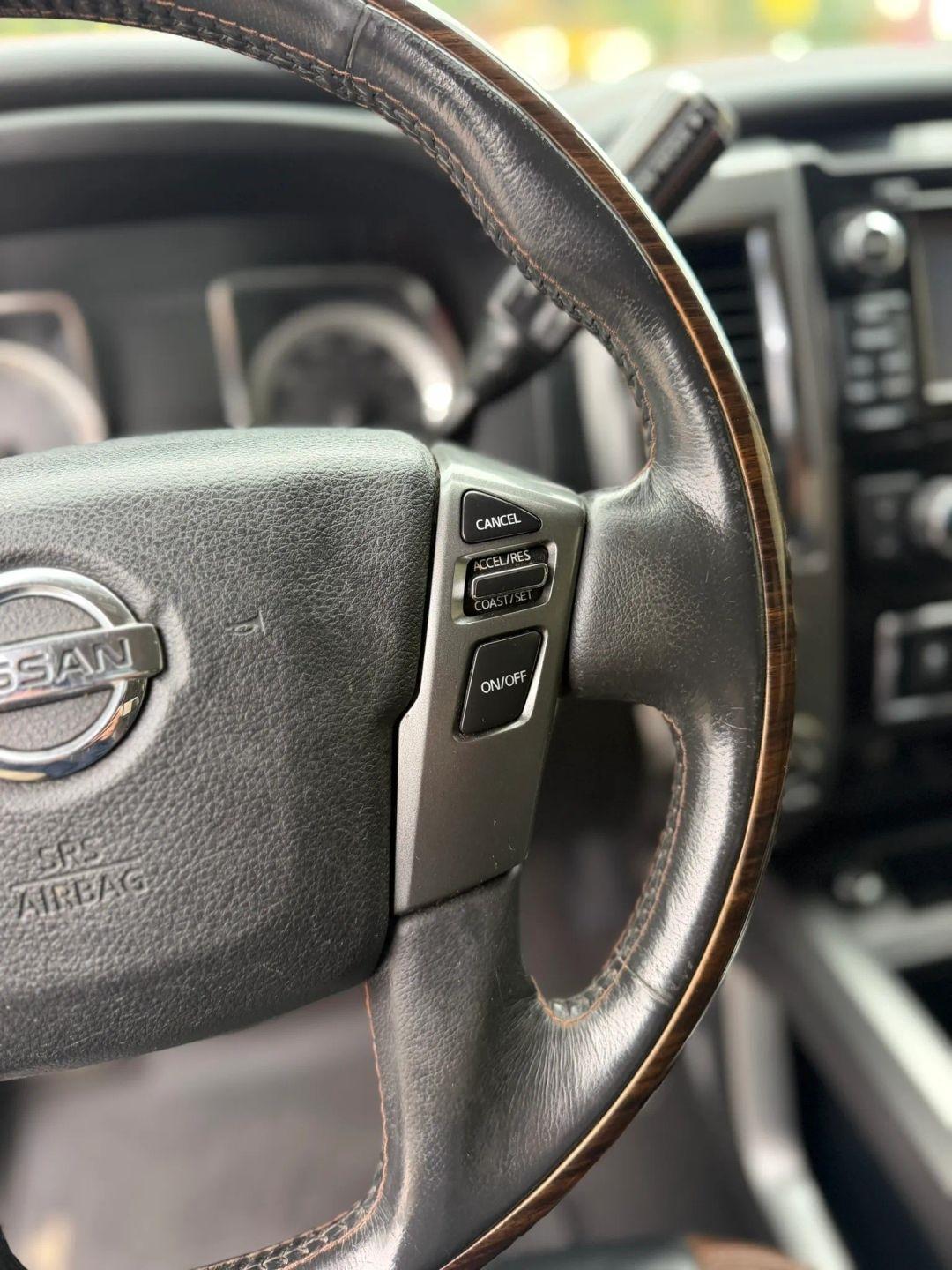 Nissan Titan 4x4 Crew Cab Platinum Reserve 2017