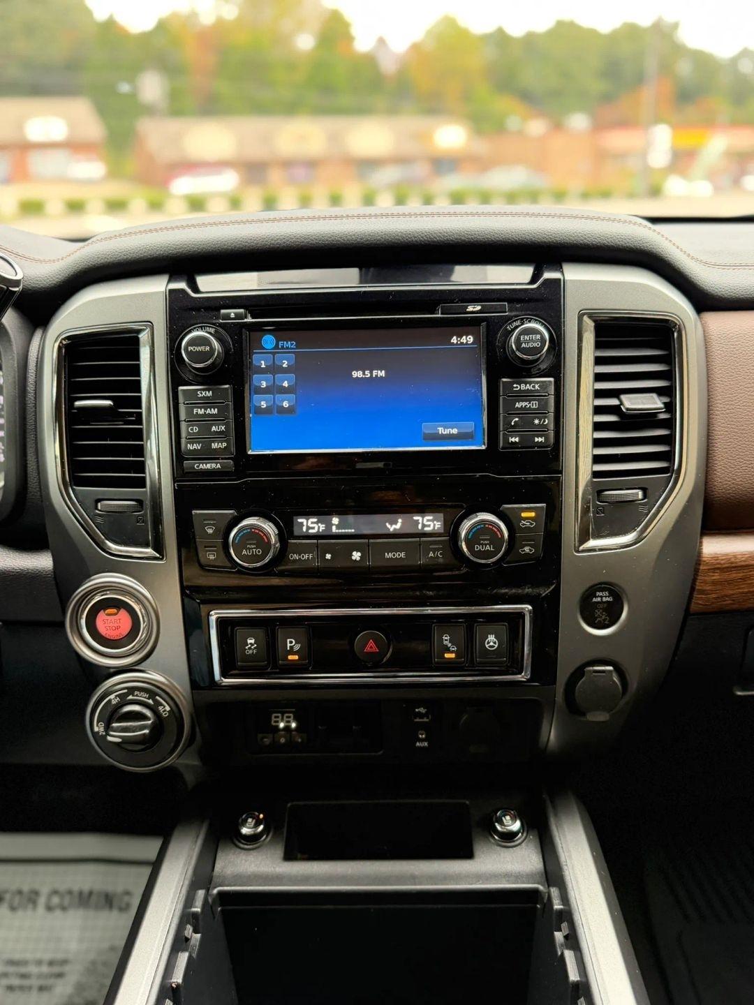 Nissan Titan 4x4 Crew Cab Platinum Reserve 2017