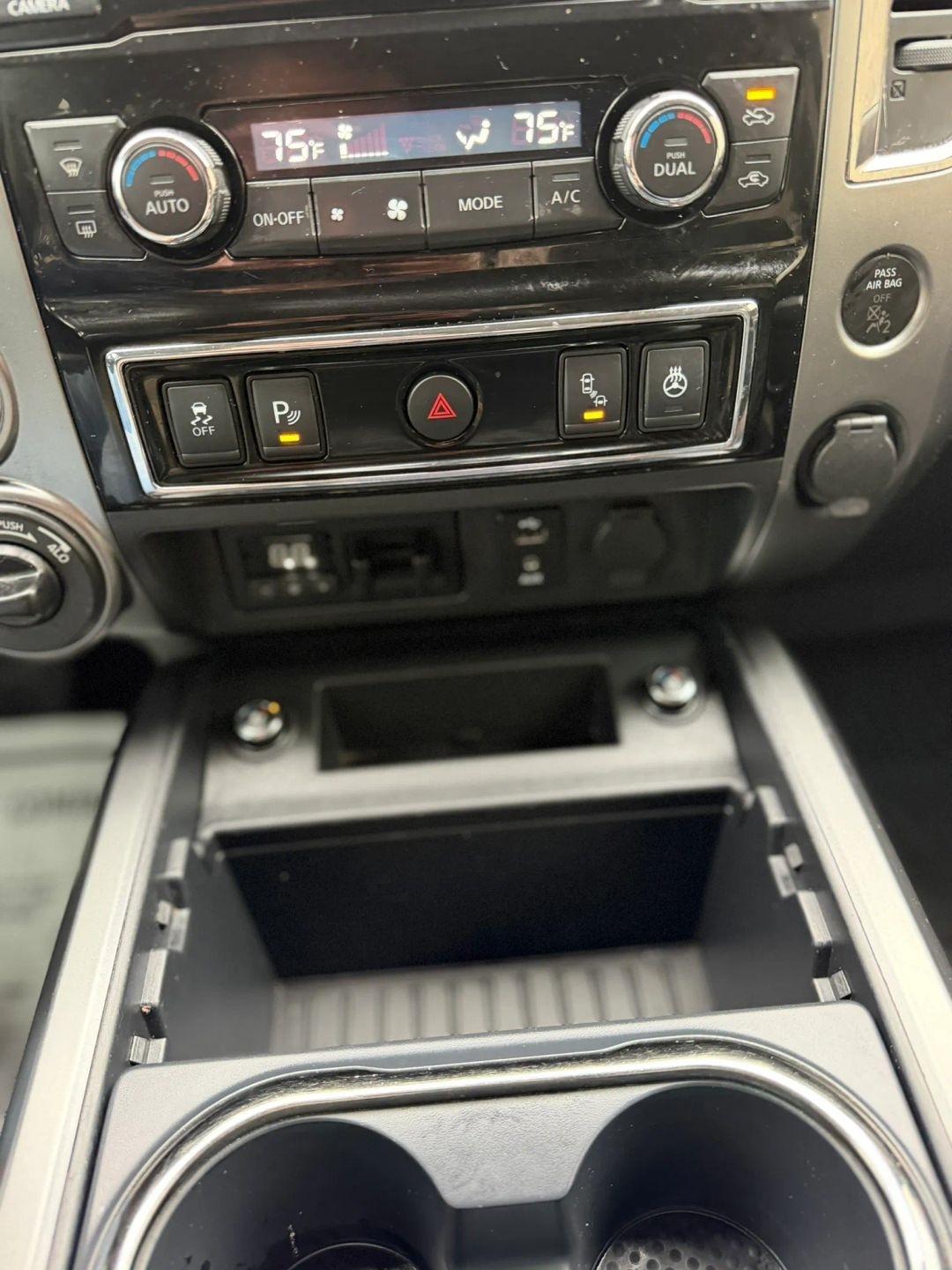 Nissan Titan 4x4 Crew Cab Platinum Reserve 2017