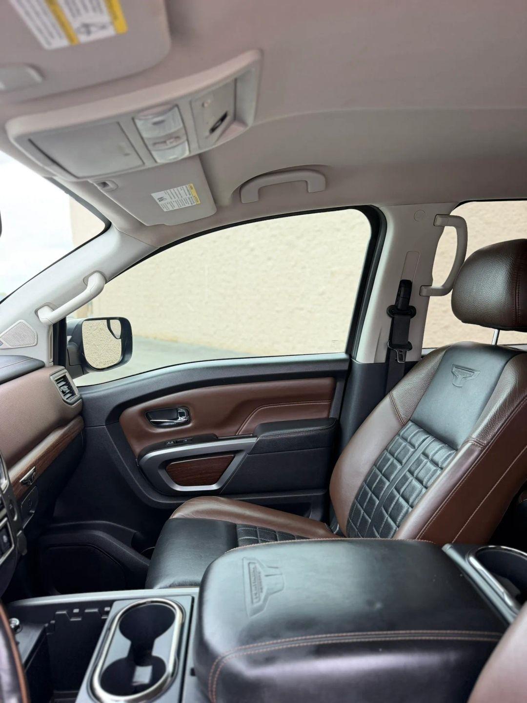 Nissan Titan 4x4 Crew Cab Platinum Reserve 2017