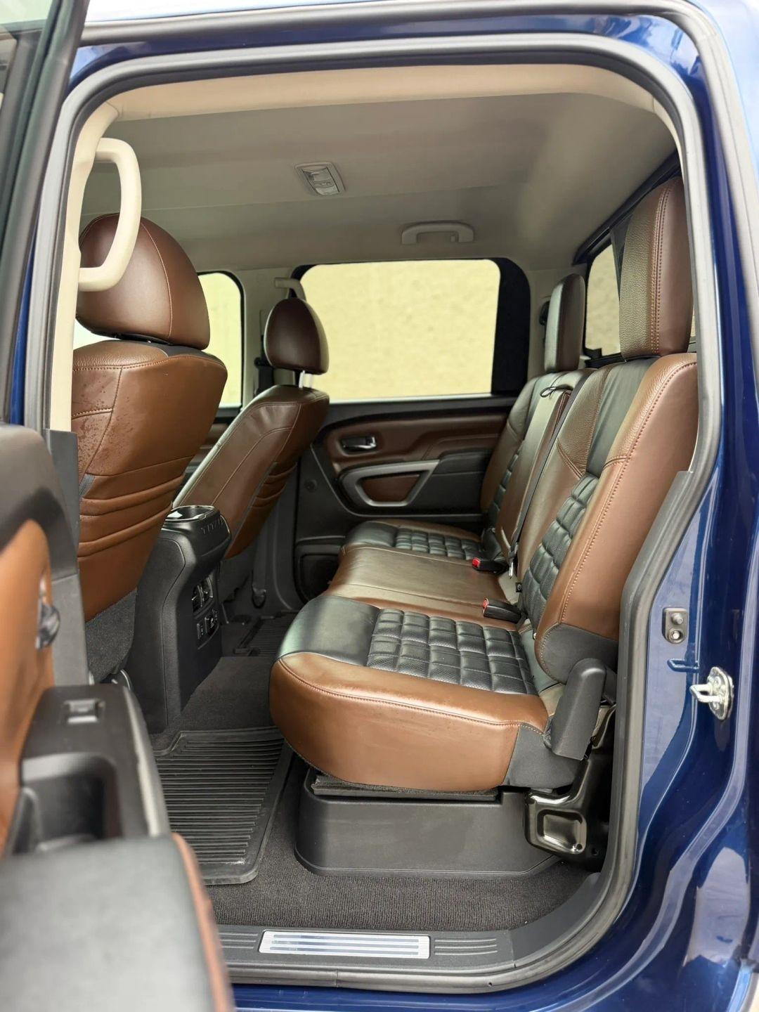 Nissan Titan 4x4 Crew Cab Platinum Reserve 2017