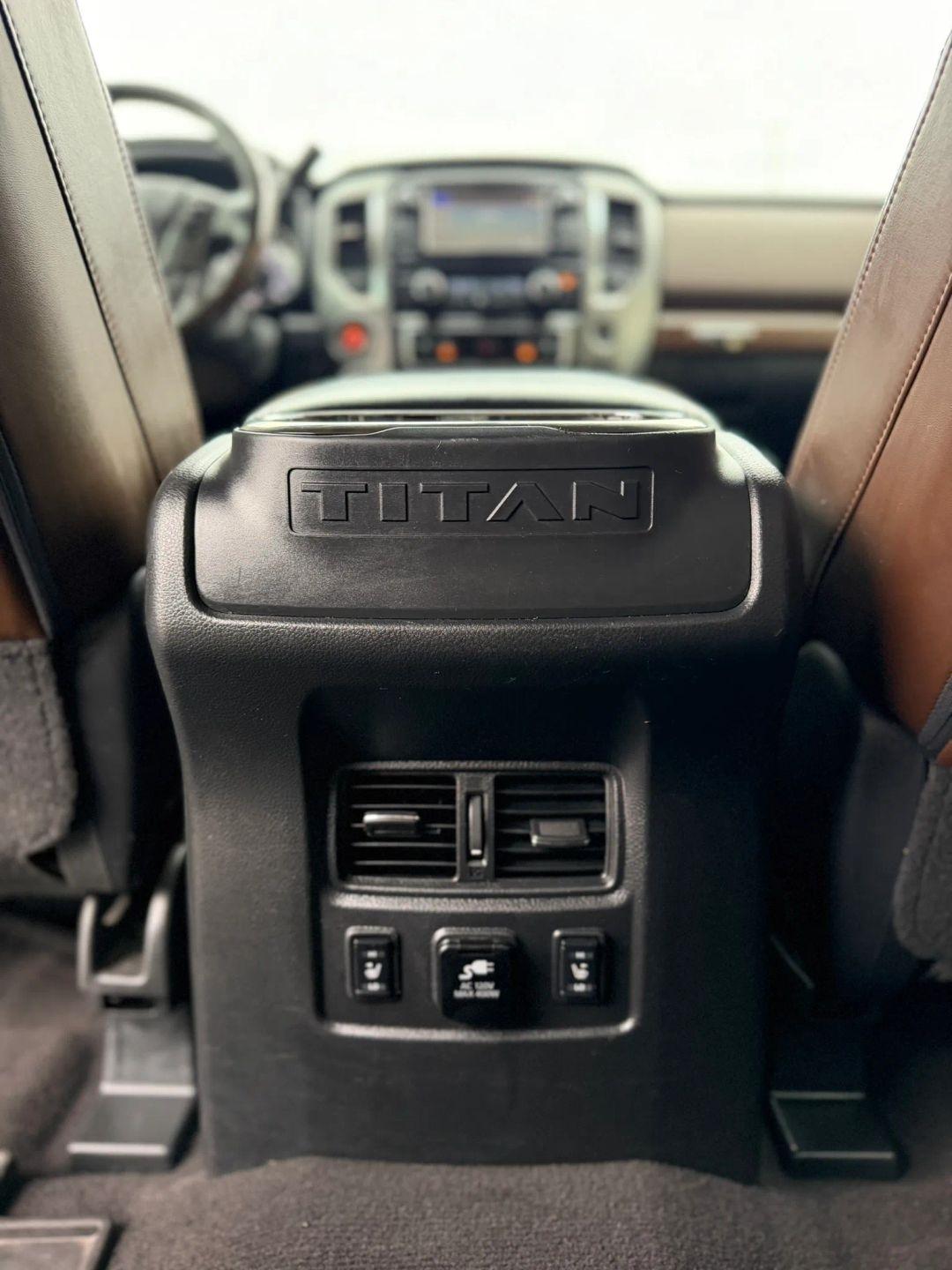 Nissan Titan 4x4 Crew Cab Platinum Reserve 2017