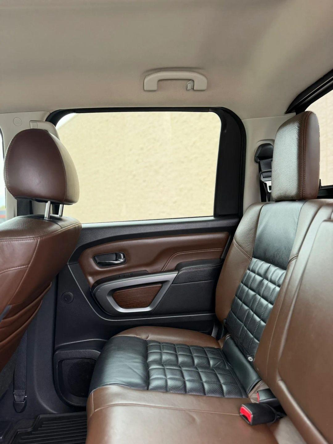 Nissan Titan 4x4 Crew Cab Platinum Reserve 2017