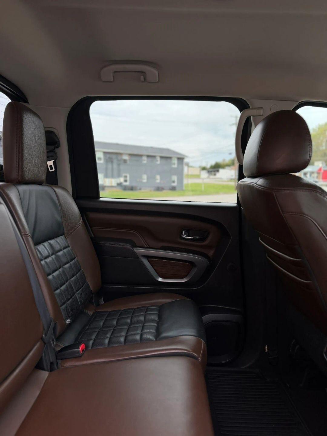 Nissan Titan 4x4 Crew Cab Platinum Reserve 2017