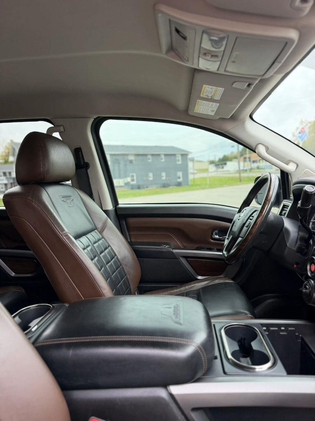 Nissan Titan 4x4 Crew Cab Platinum Reserve 2017