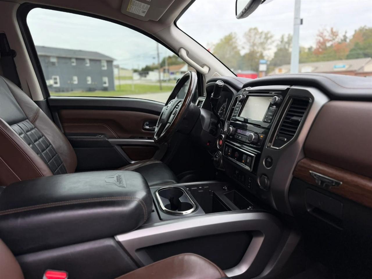 Nissan Titan 4x4 Crew Cab Platinum Reserve 2017