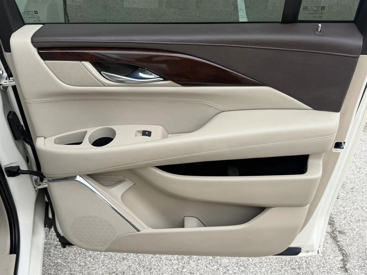 Cadillac Escalade ESV 4WD 4dr Premium 2015