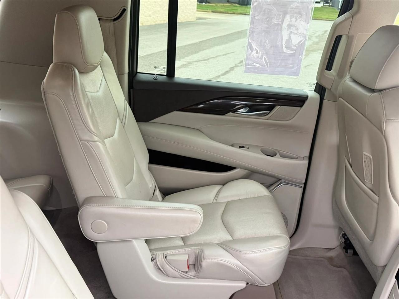 Cadillac Escalade ESV 4WD 4dr Premium 2015