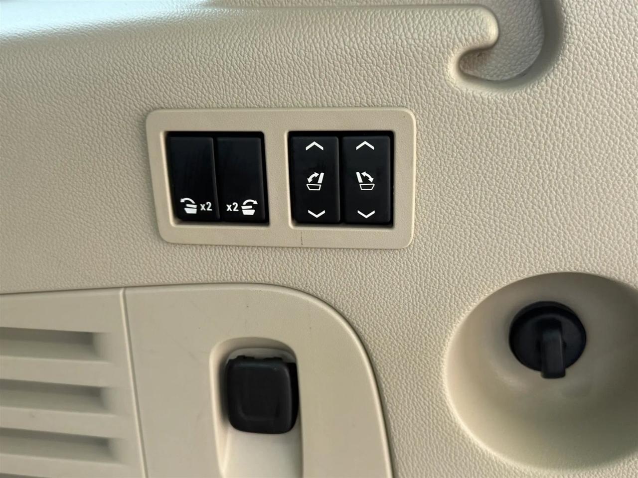 Cadillac Escalade ESV 4WD 4dr Premium 2015