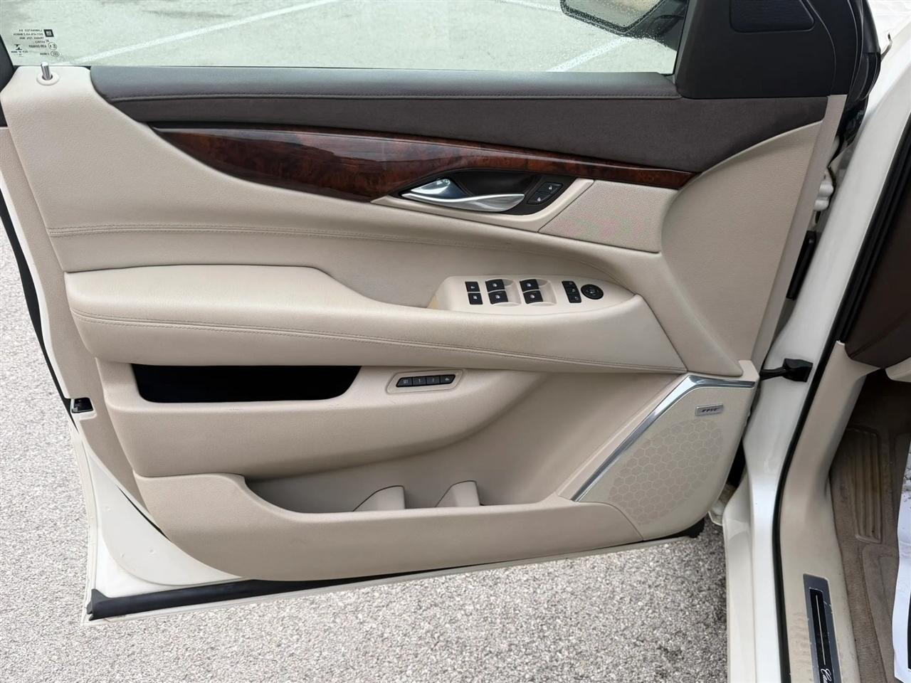 Cadillac Escalade ESV 4WD 4dr Premium 2015
