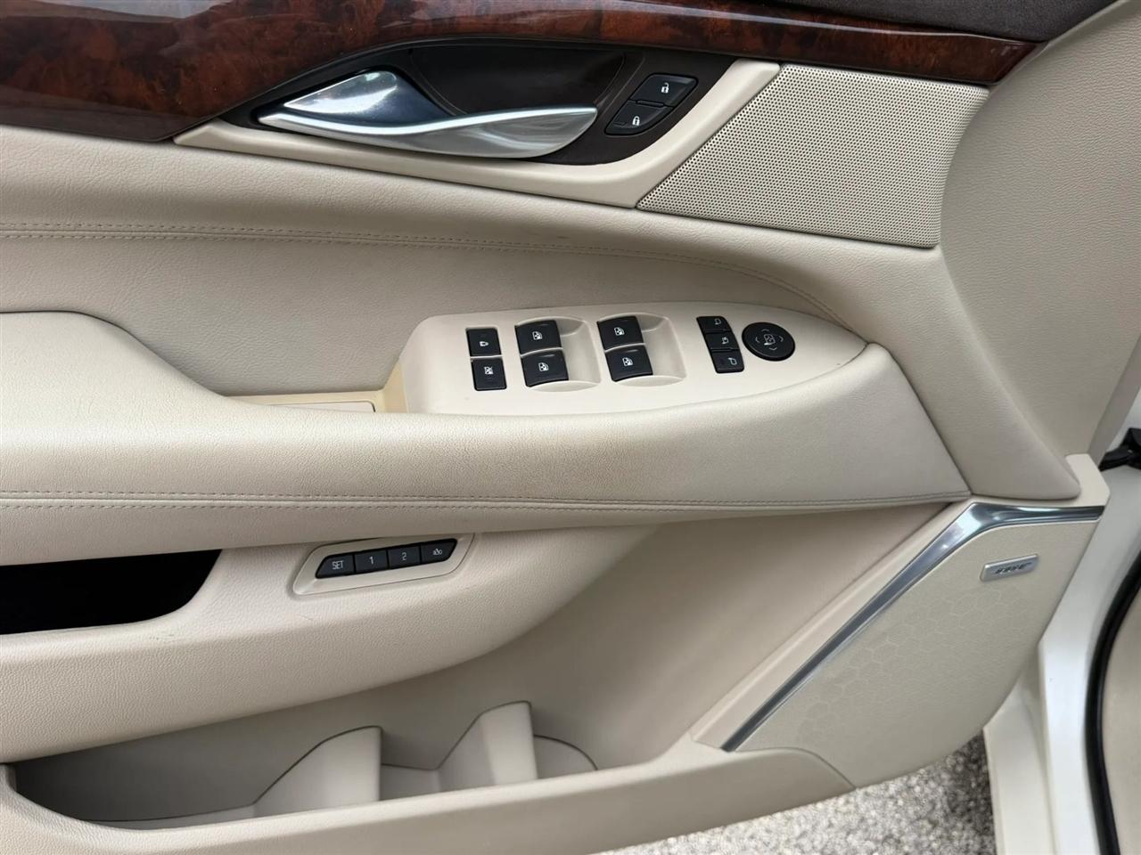 Cadillac Escalade ESV 4WD 4dr Premium 2015