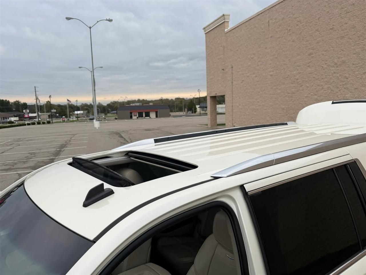 Cadillac Escalade ESV 4WD 4dr Premium 2015