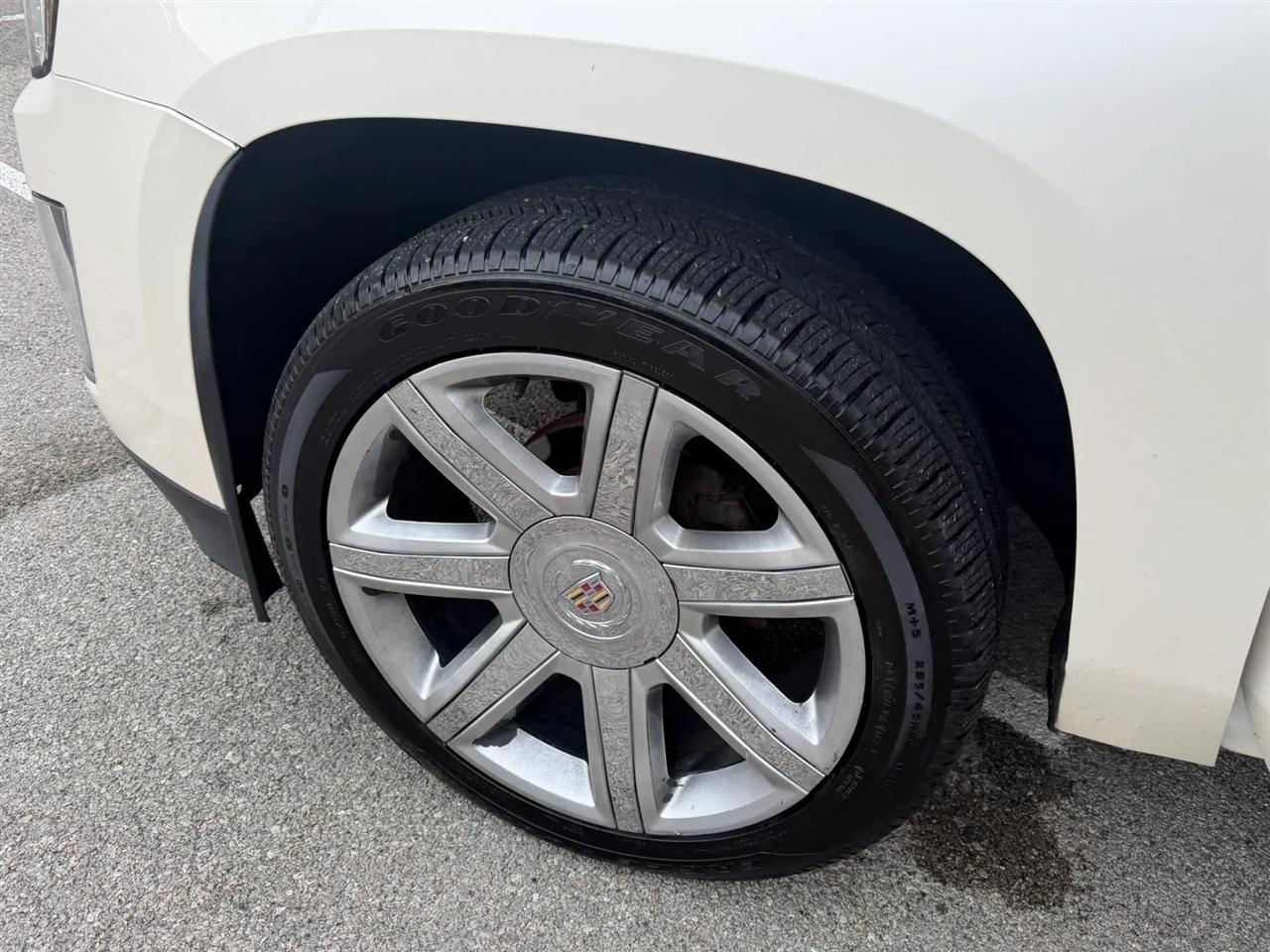 Cadillac Escalade ESV 4WD 4dr Premium 2015