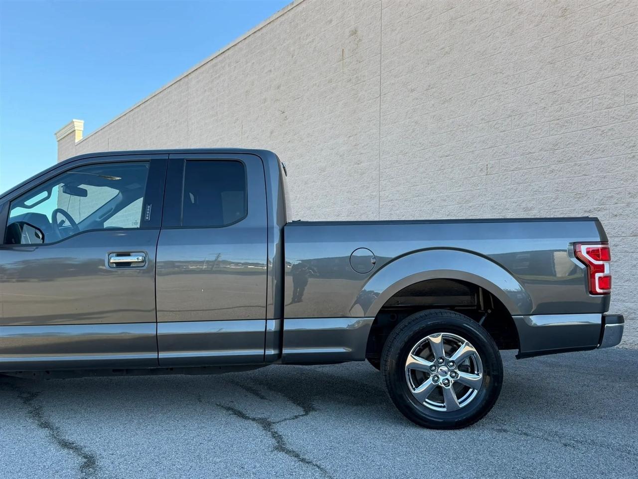 Ford F-150 Lariat 2WD SuperCab 8' Box 2018